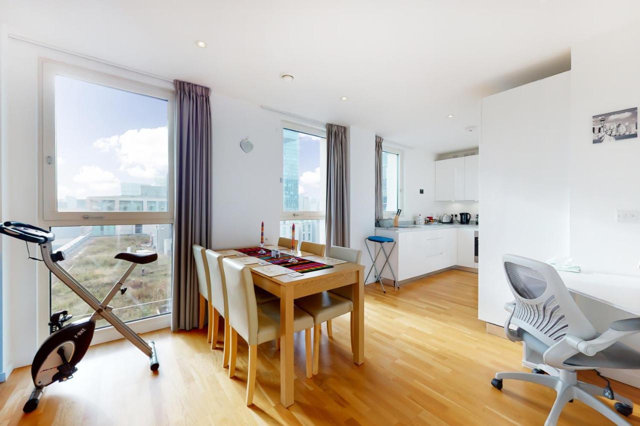 Lovely 2 Bedroom Flat With Balcony In Stratford Appartement *